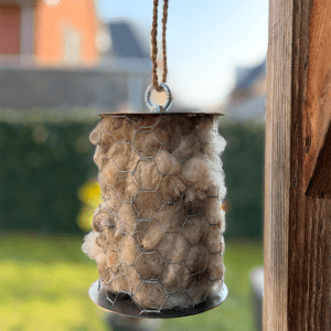 Hanger met Nestmateriaal – 100% Schapenwol