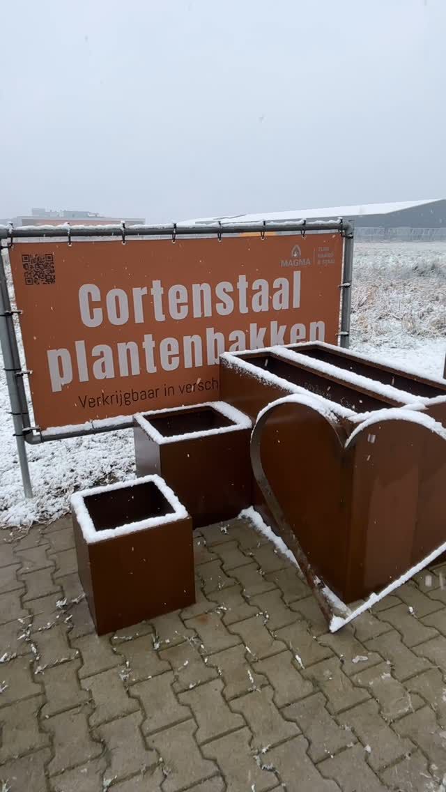 ❄️ Het sneeuwt in Heerenveen! 🌨️ En nee, het is niet alleen de natuur die een witte laag heeft – onze producten hebben ook hun winterlook aangenomen! 😎🧊 

Kom snel langs en ontdek de beste producten in hun winterse jasje! ❄️

#WinterInHeerenveen #Sneeuwpret #WitteLaag #Heerenveen #magmastaal