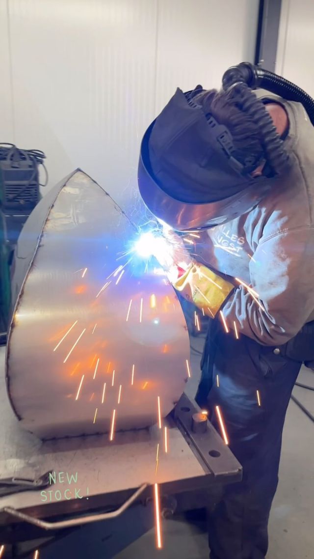 Een wijze raad is voorraad!🔥
Overal staan weer haarden klaar voor jou😉 in cortenstaal, rvs en de zwart gecoate versies.
Zorg dat je deze lente niet zonder zit👌🏼
Heb je advies nodig? Bel of mail gerust.