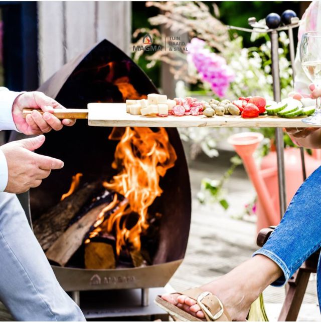 ZON💥
Yes!! De zon schijnt 🌞 
Wil je de heerlijke zonnestralen compenseren wanneer hij onder is? Steek deze Tuinhaard aan! Dan blijven de avonden heerlijk aangenaam. Zo ook hier! 
Welke staalsoort heeft jouw voorkeur? 
 🔥🔥🔥