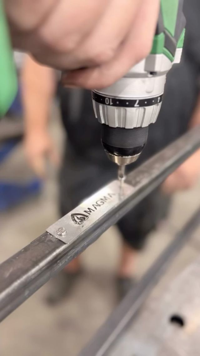 🔧✨ Een kijkje in onze fabriek! ✨🔧
Er zijn weer prachtige producten gemaakt – met oog voor detail én kwaliteit

🔥 Strakke RVS haarden
🪵 Houtrek
⛱️ Zwarte parasol bakken op wielen
🪴 Een stoere grote corten plantenbak!
🛠️ Alles met de hand gemaakt – 100% vakwerk!

📩 Interesse? Stuur ons een DM of mail  sales@tuinhaard.com
